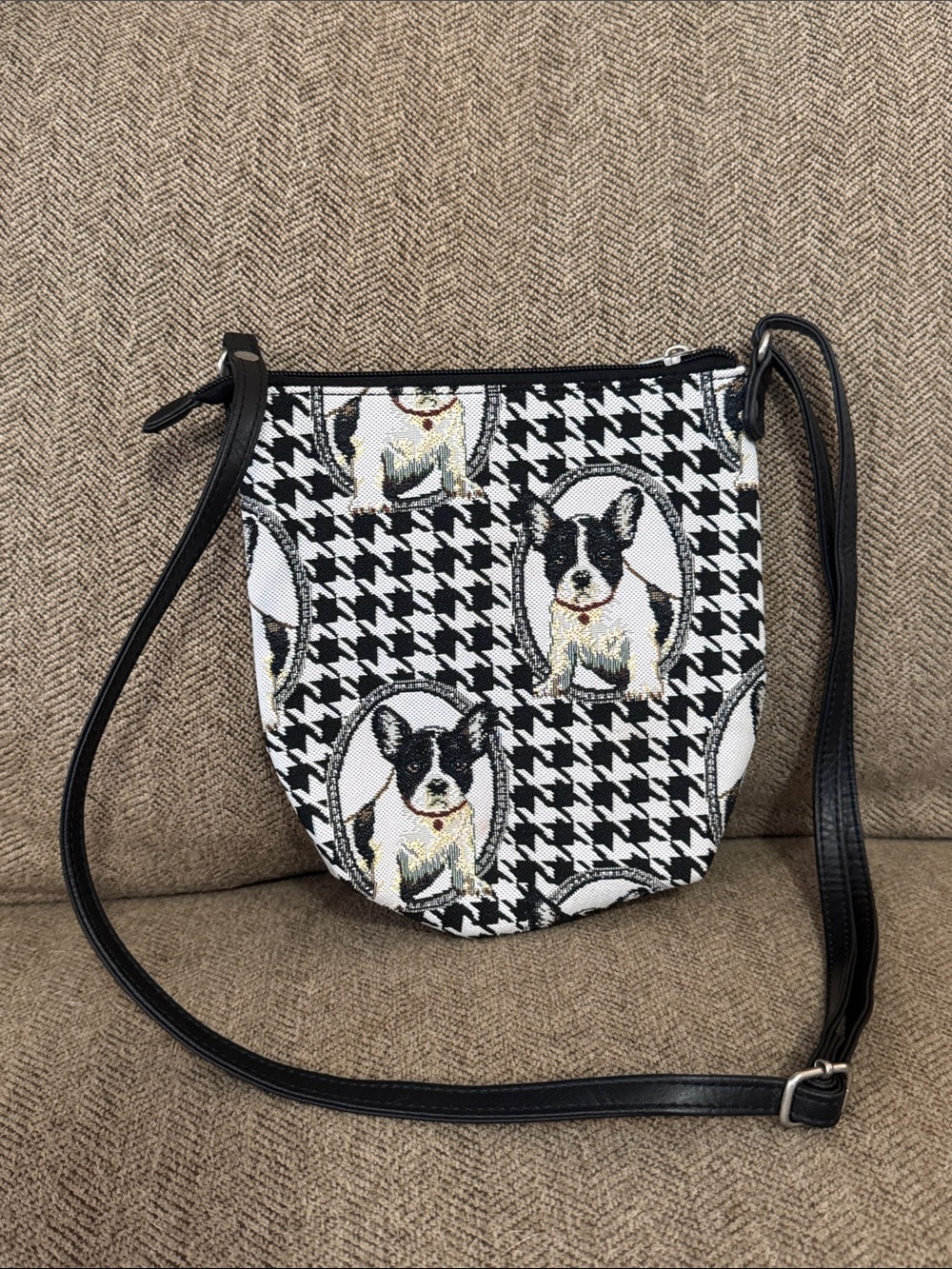 Signare French Bulldog houndstooth print tapestry sling bag